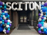 Sciton with Garlands